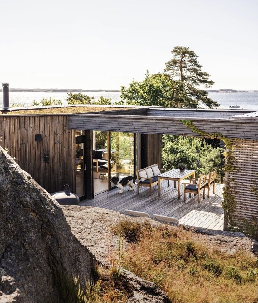 Outdoor Transition Deck Courtyard